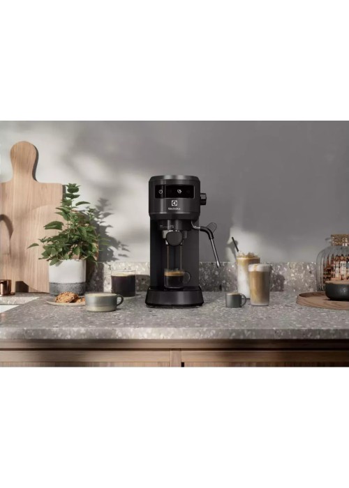 Кавоварка ELECTROLUX E6EC1-6BST