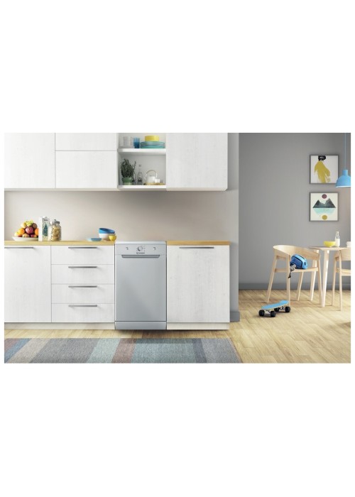 Посудомийна машина Indesit DSCFE1B10SRU